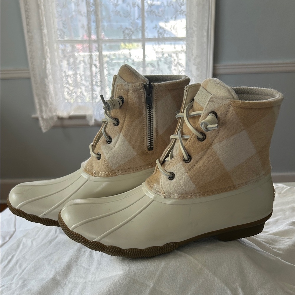 Sperry Beige and Off-White Plaid Boots